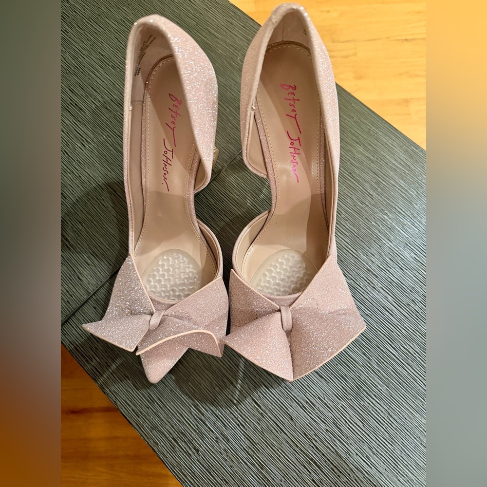 Betsey Johnson Glitter Heels with Bow - Champagne Blush 🥂 - Picture 4 of 11